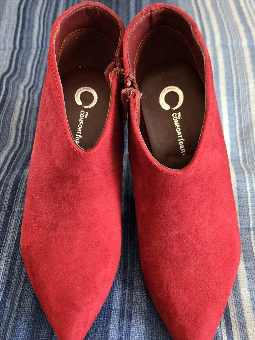 Comfortfom Red Suede Pointed-Toe Mules